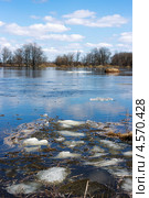 Окончание ледохода. Стоковое фото, фотограф Александр Романов / Фотобанк Лори