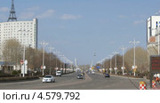 Город Хэйхэ (Китай). Дорожное движение на улице Тунцзян (2013 год). Стоковое видео, видеограф Konstantin Kartashov / Фотобанк Лори