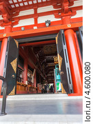 Ворота в главный храм Kannondo Hall. Senso-ji shrine, Asakusa, Токио, Япония (2013 год). Редакционное фото, фотограф Кекяляйнен Андрей / Фотобанк Лори