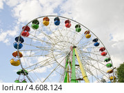 Колесо обозрения (чертово колесо) в парке "Сокольники". Фрагмент (2012 год). Редакционное фото, фотограф Алёшина Оксана / Фотобанк Лори