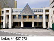 Санкт-Петербург. Вход в фондохранилище государственного Эрмитажа (2013 год). Редакционное фото, фотограф Владимир Кошарев / Фотобанк Лори