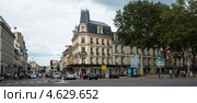 Перекресток улиц Карно (Rue Carnot), Маршала Фош (Rue du Marechal Foch) и проспекта Сен-Клу (Av. de Saint-Cloud) в Версале. Франция (2012 год). Редакционное фото, фотограф Олег Тыщенко / Фотобанк Лори