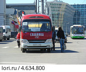 Маршрутка № 394м ООО "Бетта-Автотранс" "Киевский вокзал - Мосфильмовская улица", площадь Киевского Вокзала, Москва (2013 год). Редакционное фото, фотограф lana1501 / Фотобанк Лори