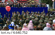 Выступление роты почетного караула Омского филиала Военной академии тыла и транспорта. Парад 9 мая 2013. Омск. Редакционное видео, видеограф Юлия Машкова / Фотобанк Лори