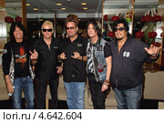 Американские музыканты James Kottak, Teddy 'Zig Zag' Andreadis, Keri Kelli, Rudy Sarzo, Timothy Steven Owens (2013 год). Редакционное фото, фотограф Андрей Дегтярёв / Фотобанк Лори