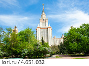 Главное здание Московского Государственного Университета имени Ломоносова (МГУ) на Воробьевых горах (весна) (2013 год). Стоковое фото, фотограф E. O. / Фотобанк Лори