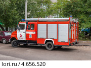 Пожарный автомобиль на городской улице. Редакционное фото, фотограф FotograFF / Фотобанк Лори