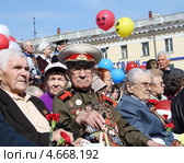 Ветераны на празднике Победы. Ангарск (2013 год). Редакционное фото, фотограф Копылова Ольга Васильевна / Фотобанк Лори