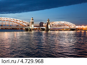 Подсветка Большеохтинского моста в период белых ночей. Санкт-Петербург (2013 год). Редакционное фото, фотограф Кекяляйнен Андрей / Фотобанк Лори