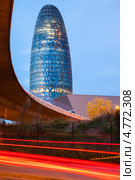Вечерний вид Барселоны, Испания. «Торре Агбар» (Torre Agbar) (2013 год). Редакционное фото, фотограф Яков Филимонов / Фотобанк Лори