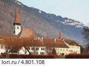 Замковая церковь Schlosskirche и музей-замок (Schloss Interlaken). Интерлакен, Швейцария (2013 год). Стоковое фото, фотограф Вадим Хомяков / Фотобанк Лори