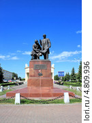 Памятник Черепановым в Нижнем Тагиле (2013 год). Редакционное фото, фотограф Александр Агафонов / Фотобанк Лори