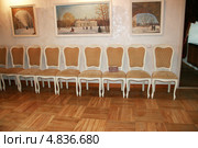 Стулья. Музейный экспонат. Ружаны, Брестская область, Беларусь (2013 год). Редакционное фото, фотограф Марина Шатерова / Фотобанк Лори