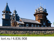 Деревянные строения древней русской архитектуры. Кижи, Карелия (2013 год). Редакционное фото, фотограф Igor Lijashkov / Фотобанк Лори