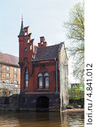 Город Калининград, дом мостового смотрителя (дом Барона Мюнхаузена) (2013 год). Редакционное фото, фотограф Игорь Долгов / Фотобанк Лори