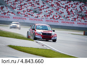 Автомобиль Lada Granta команды LADA Sport LUKOIL участвует в гонках Чемпионата мира WTCC на трассе "Moscow Raceway" в Подмосковье (2013 год). Редакционное фото, фотограф Николай Винокуров / Фотобанк Лори