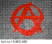 Изображенный на кирпичной стене символ анархии. Стоковое фото, фотограф Клинц Алексей / Фотобанк Лори