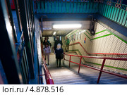 Вход в лондонское метро – станция Тоттенхэм Корт Роад (2012 год). Редакционное фото, фотограф Давид Мзареулян / Фотобанк Лори