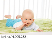 У малыша прорезаются первые зубки. Стоковое фото, фотограф Сергей Новиков / Фотобанк Лори