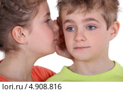Девочка рассказывает секрет мальчику. Стоковое фото, фотограф Phovoir Images / Фотобанк Лори