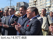 Глава города Тюмени Александр Моор, губернатор Тюменской области Владимир Якушев и генеральный директор ОАО «Мостострой-11» Николай Руссу на открытии новой транспортной развязки по ул.Мельникайте, Тюмень (2013 год). Редакционное фото, фотограф Землянникова Вероника / Фотобанк Лори