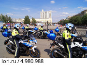 Мотовзвод полиции на улице  Волгограда (2013 год). Редакционное фото, фотограф Людмила Стешенко / Фотобанк Лори