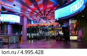Planet Hollywood в Лас Вегасе, рекламные вывески ночью (2013 год). Редакционное видео, видеограф FMRU / Фотобанк Лори