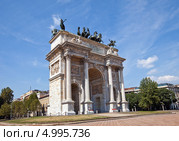 Триумфальная «Арка Мира» (Arco della Pace, XIX в.) в парке Семпионе. Милан, Италия (2013 год). Стоковое фото, фотограф Иван Марчук / Фотобанк Лори