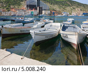 Катера и лодки у причала. Балаклава, Крым (2009 год). Редакционное фото, фотограф Юрий Брыкайло / Фотобанк Лори
