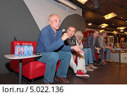 На презентации аудиоспектакля Гете "Фауст" в книжном магазине "Москва" на Воздвиженке. Виктор Трухан, Сергей Чонишвили, Александр Леньков (2013 год). Редакционное фото, фотограф Сергей Соболев / Фотобанк Лори