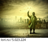 Выживший в ядерной катастрофе на фоне постапокалиптического пейзажа и знак радиации. Стоковое фото, фотограф Sergey Nivens / Фотобанк Лори