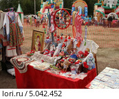 Лоток с сувенирами (2012 год). Редакционное фото, фотограф Сагирова Алсу / Фотобанк Лори