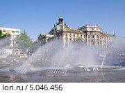 Мюнхен. Фонтан на Карлплац (Karlsplatz) на фоне Дворца правосудия (2013 год). Редакционное фото, фотограф Илюхина Наталья / Фотобанк Лори