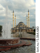 Фонтаны на территории мечети Сердце Чечни (2013 год). Редакционное фото, фотограф Jon Maldini / Фотобанк Лори