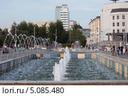 Казань. Фонтаны на площади перед театром им. Галиаскара Камала (2013 год). Редакционное фото, фотограф Литвяк Игорь / Фотобанк Лори
