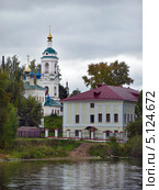 Вид с Волги на церковь великомученицы Варвары. Плёс (2013 год). Стоковое фото, фотограф Самойлова Екатерина / Фотобанк Лори