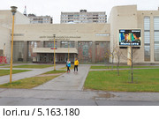 Новое здание в центре города Удомля, Тверская область (2013 год). Редакционное фото, фотограф Анатолий Труков / Фотобанк Лори