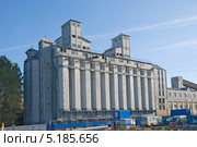 Элеватор - мукомольный комбинат АО "Невская мельница". Санкт-Петербург (2013 год). Редакционное фото, фотограф Александр Щепин / Фотобанк Лори
