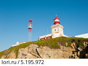 Маяк. Мыса Рока (Cabo da Roca) - самая западная точка Евразийского континента, Португалия (2013 год). Стоковое фото, фотограф E. O. / Фотобанк Лори