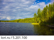 Вечерний летний пейзаж. Разлив реки Понча. Карелия. Стоковое фото, фотограф Наталья Осипова / Фотобанк Лори
