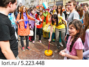 Парад мыльных пузырей Dreamflash на Арбате (2012 год). Редакционное фото, фотограф Алёшина Оксана / Фотобанк Лори
