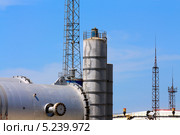 Нефтеперерабатывающий завод. Стоковое фото, фотограф Владимир Приземлин / Фотобанк Лори