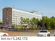 Вид на гостиницу "Ангара" от здания Администрации, город Иркутск (2013 год). Редакционное фото, фотограф Игорь Боголюбов / Фотобанк Лори