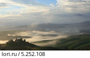 Италия. Сельская Тоскана туманным утром (Podere Belvedere, Toscana) (2013 год). Стоковое видео, видеограф Виктория Катьянова / Фотобанк Лори