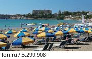 Панорама пляжа Coral Bay на Кипре (2013 год). Стоковое видео, видеограф Кекяляйнен Андрей / Фотобанк Лори