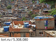 Бразильские фавелы Rocinha в Рио-де-Жанейро (2010 год). Редакционное фото, фотограф Elena Odareeva / Фотобанк Лори