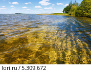 Озеро с прозрачной водой. Стоковое фото, фотограф Юрий Брыкайло / Фотобанк Лори