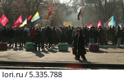 Люди с флагами на протестной акции в Днепропетровске (2013 год). Редакционное видео, видеограф Потийко Сергей / Фотобанк Лори