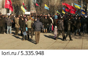 Протестующие на площади в Днепропетровске (2013 год). Редакционное видео, видеограф Потийко Сергей / Фотобанк Лори