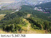 Вид на город-курорт Белокуриха и горнолыжный спуск с горы Церковка. Алтай (2013 год). Стоковое фото, фотограф Alexey D. / Фотобанк Лори